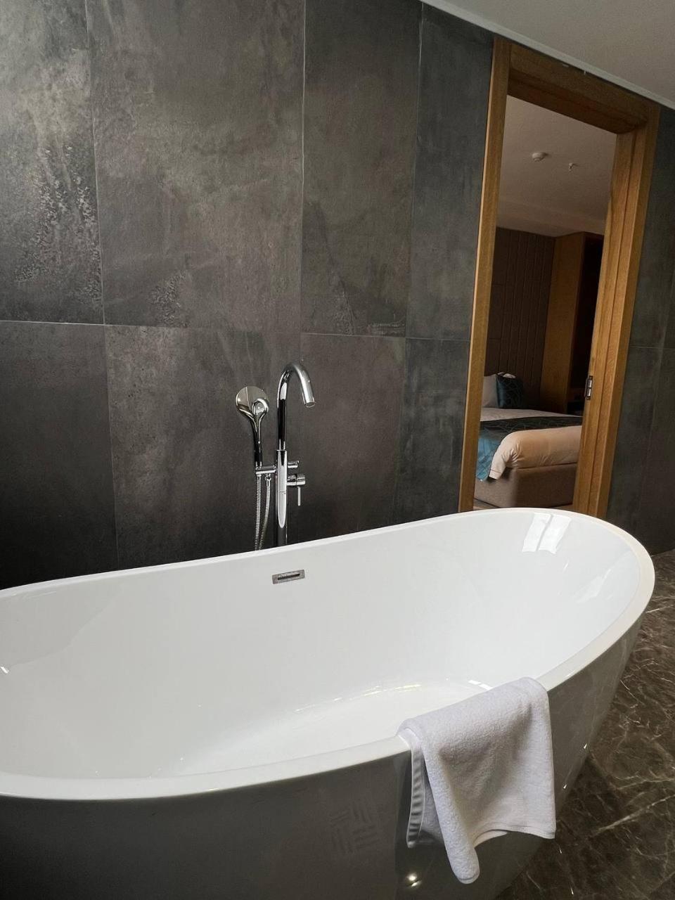Sofia International Hotel Bishkek Luaran gambar